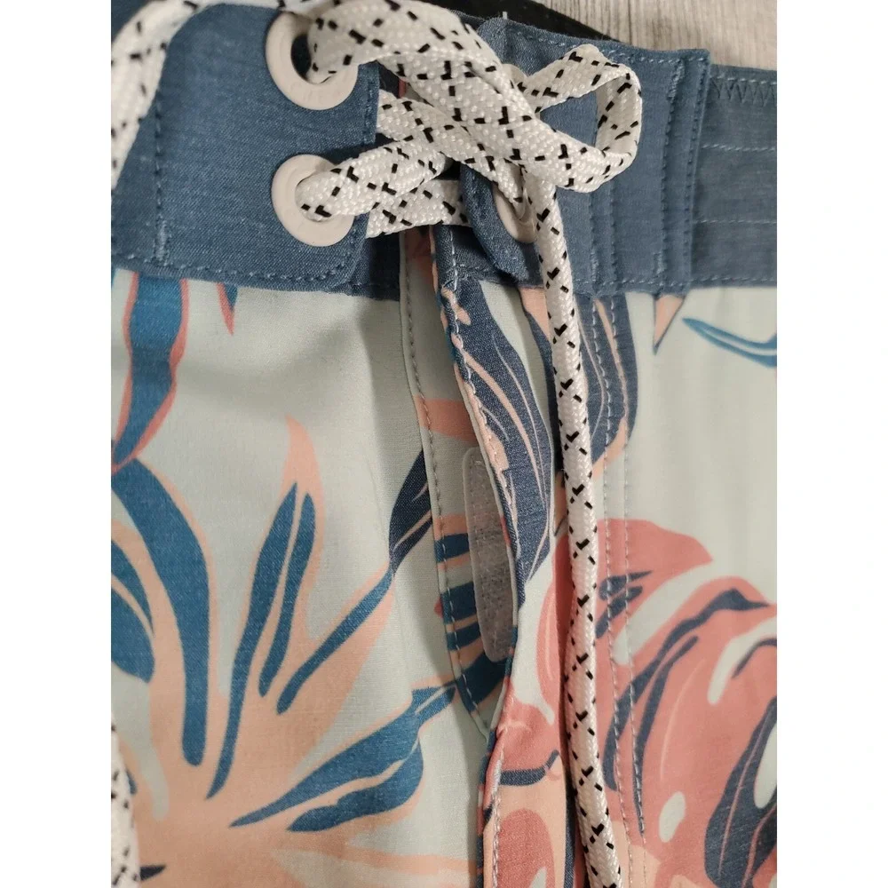 Salty Crew Men's Boardshorts Size 38 Swim Shorts Leaf Print Quick Dry NEW